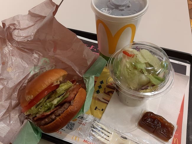 期待以上に爽やか！マクドナルドのトマト追加トッピング【株主優待で無料】 節約ぞうさん